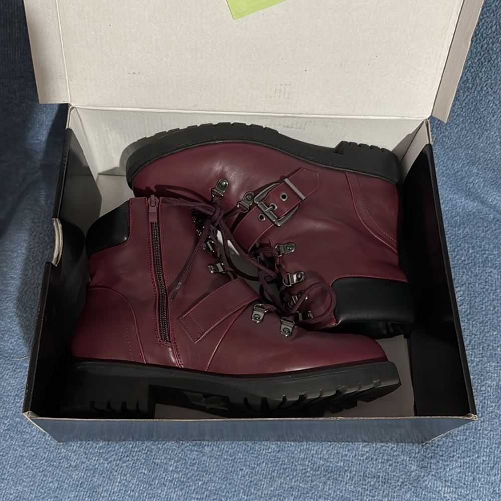 Hiking Boots size 10 EUC